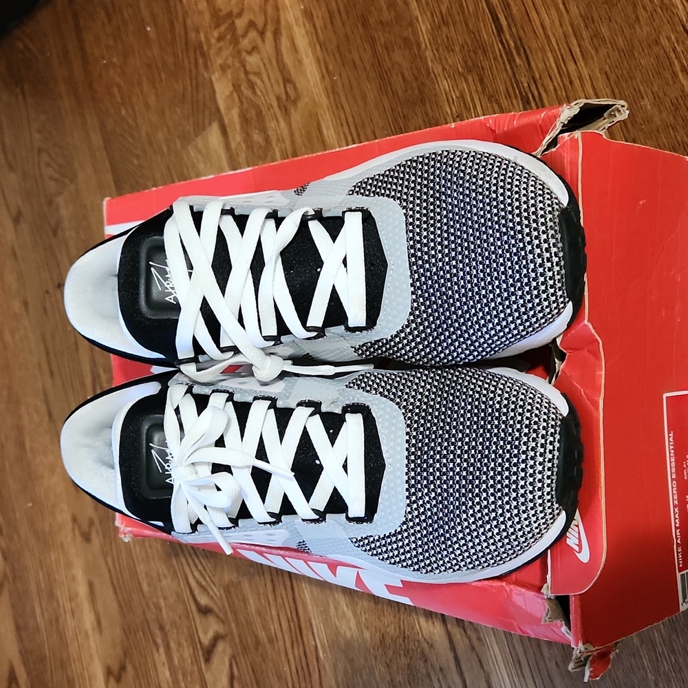 Nike Air Max Zero Essentials (Oero) sz 13